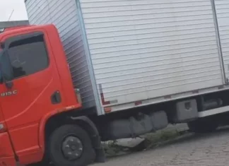 Homens são indiciados por subtração de caminhão após falsa comunicação de roubo