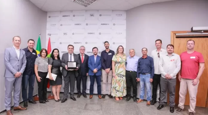 Alesc homenageia CEPRAG de Praia Grande