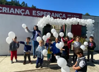 Balões brancos celebram a paz nos CEIs de Sombrio
