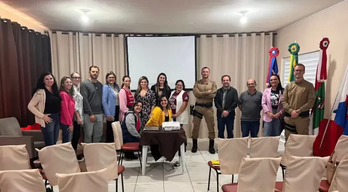 PM reúne diretores e gestores para debater ações na rede educacional de Balneário Gaivota