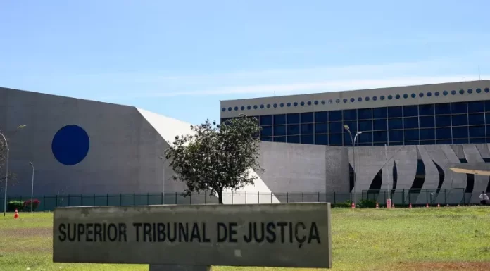 STJ decide que salário pode ser penhorado para pagar dívidas