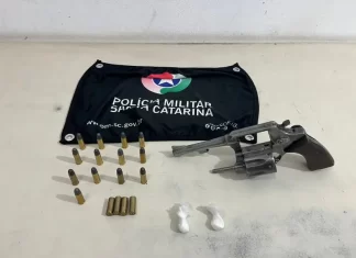 PM apreende arma, munições e droga em Araranguá na tarde de domingo