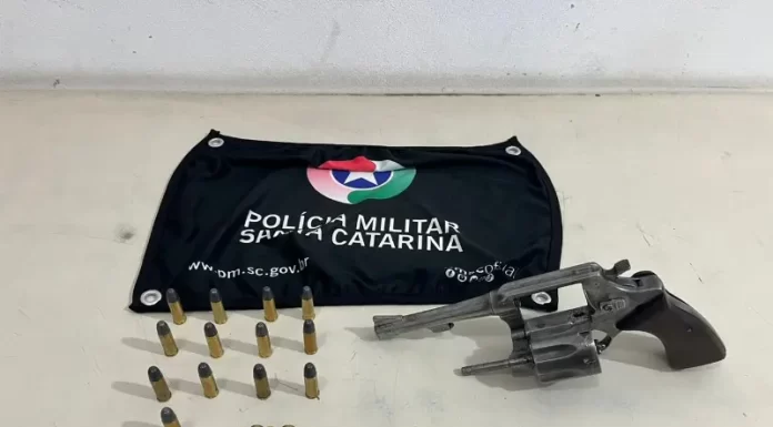 PM apreende arma, munições e droga em Araranguá na tarde de domingo