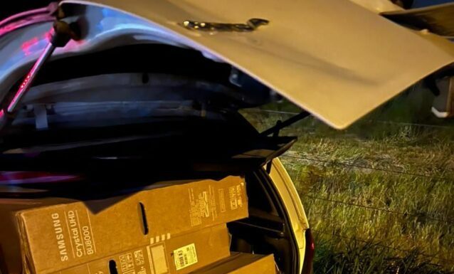 Ladrões arrombam estabelecimento em Sombrio e um é preso e parte dos produtos são recuperado pela PM