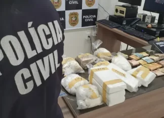 DIC de Araranguá realiza a apreensão de mais de 8kg de cocaína e mais de 2kg de crack; entorpecentes estavam escondidos no canil e um jovem foi preso