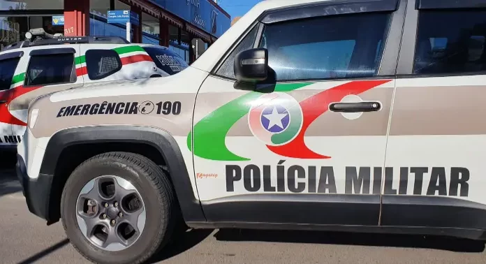 Colisão entre carro e moto deixa jovem ferido em Sombrio