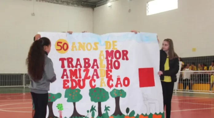 Escola em Sombrio completa 50 anos de história