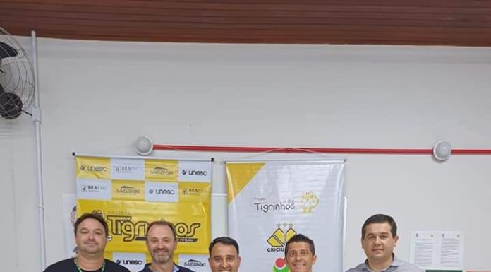 Balneário Gaivota: Projeto Tigrinhos recebe material esportivo