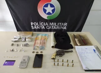Polícia Militar prende traficante e apreende drogas, arma e munições em Sombrio