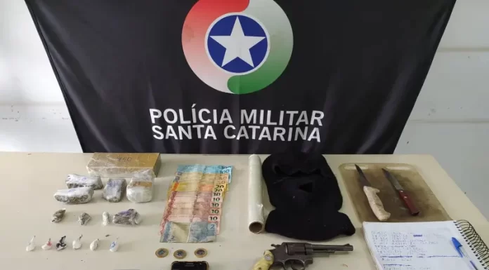 Polícia Militar prende traficante e apreende drogas, arma e munições em Sombrio