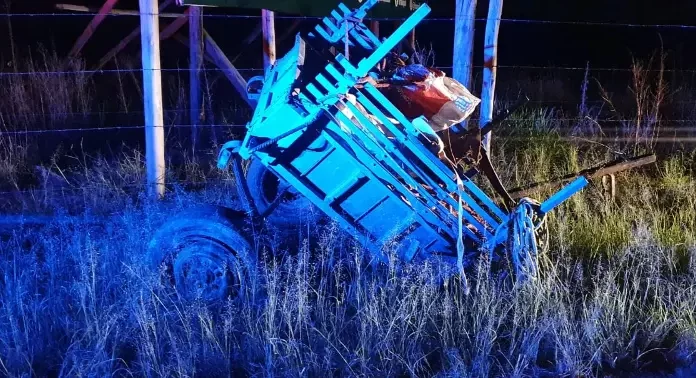 Colisão de carreta com carroça por pouco não acaba em tragédia no município de Sombrio