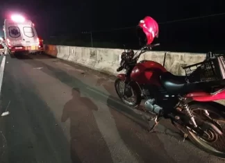 Carro colide em moto na BR 101 e foge do local em São João do Sul