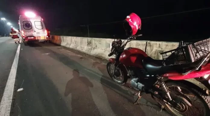 Carro colide em moto na BR 101 e foge do local em São João do Sul