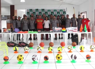 Futuro do Esporte de Sombrio recebe materiais esportivos