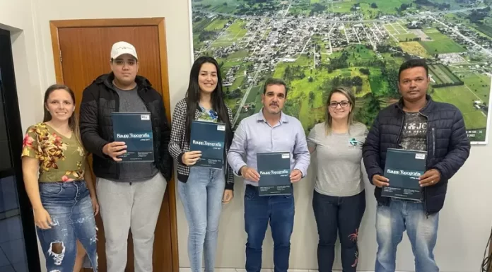 Novas matrículas entregues em Santa Rosa do Sul