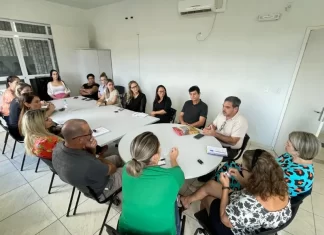 Prefeito Almides apresenta secretária de Assistência Social