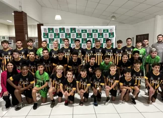 Anjos do Futsal de Sombrio recebem uniformes