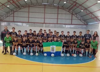 Jacinto Machado: Garotada do projeto Anjos do Futsal recebe uniforme