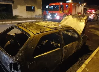 Incêndio em carro assusta moradores em Sombrio