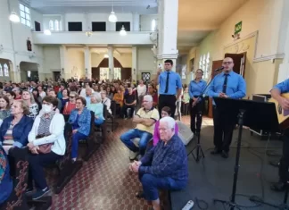 Ator Jeff Machado é velado em Araranguá após translado do Rio de Janeiro