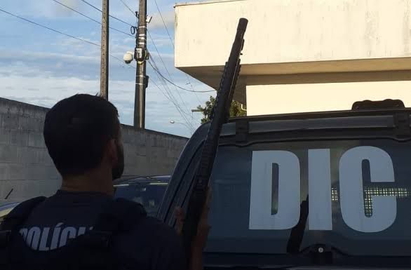 DIC de Tubarão prende suspeito que puxava bolsas de mulheres