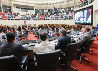 Obras paralisadas: deputados e prefeitos cobram cronograma do Estado