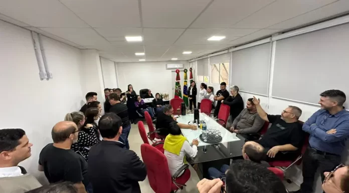 Prefeita Gislaine anuncia pagamento da primeira parcela do décimo terceiro salário