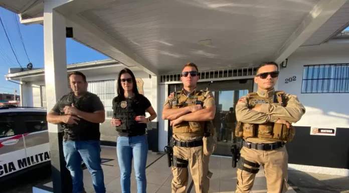 Trabalho conjunto da Polícia Civil e PM de Passo de Torres resulta em cumprimento de mandado de prisão e apreensão de drogas e munição