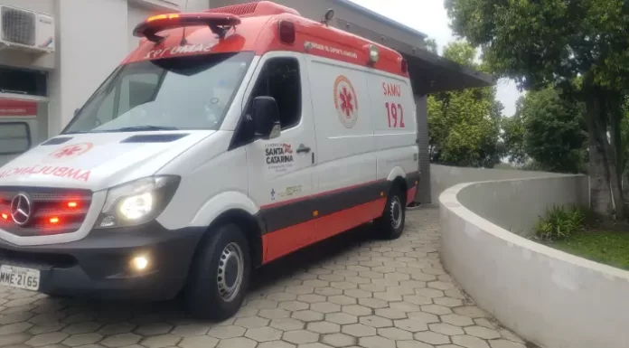 Acidente de trânsito deixa mulher ferida no Centro de Sombrio