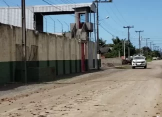 Detentos cavam túnel e fogem do Presídio Regional de Araranguá