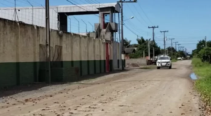 Detentos cavam túnel e fogem do Presídio Regional de Araranguá