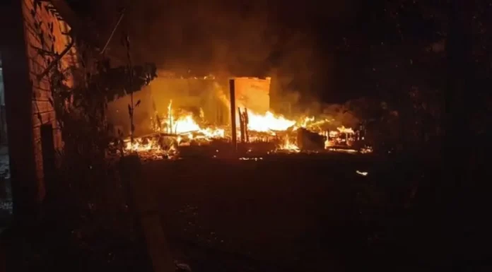 Casa onde ocorreu tentativa de homicídio em Praia Grande é incendiada por criminosos