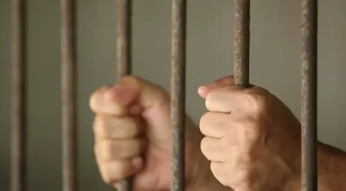 Polícia Militar prende homem de 55 anos com mandado de prisão em aberto em Araranguá