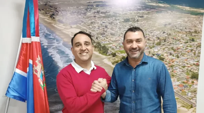 Prefeito Kekinha transmite o cargo ao Vice-Prefeito Jonatã Coelho