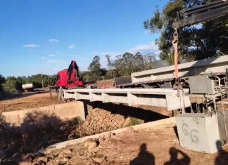 Sombrio instala primeira ponte em parceria com a Devesa Civil