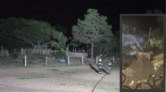 Incêndio destrói casa de madeira em Balneário Gaivota