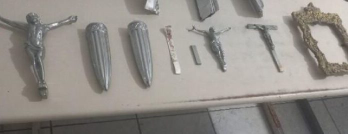 Ladrão de cemitério é preso pela PM com vários objetos