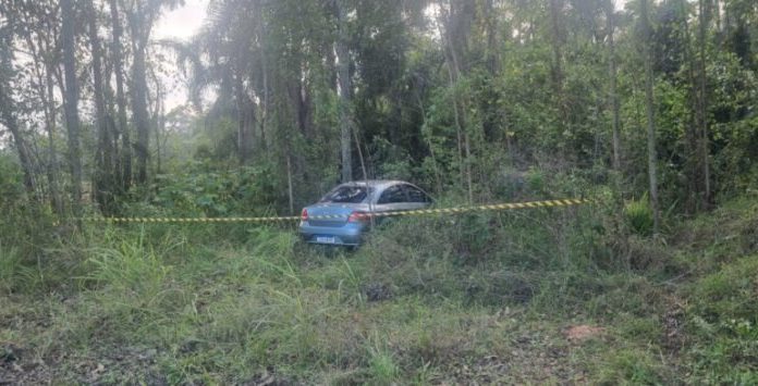 Carro usado em assalto na Quarta Linha é abandonado em Maracajá