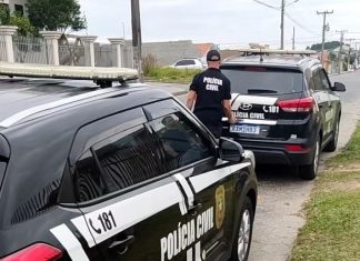 DIC de Araranguá prende um homem e uma mulher por estelionato, falsificação de documento e extorsão