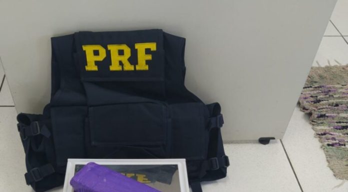 PRF apreende mais de meio quilo de maconha em Araranguá; duas pessoas que seguiam para Sombrio foram presas