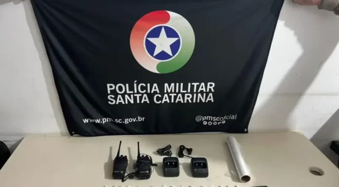 PM prende casal com 100 pedras de crack na Favela do UCCA