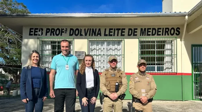 Mais duas escolas em Araranguá recebem reforço na segurança com PMs da reserva