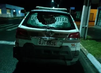 Motociclista colide com viatura da PM em Sombrio, causando danos