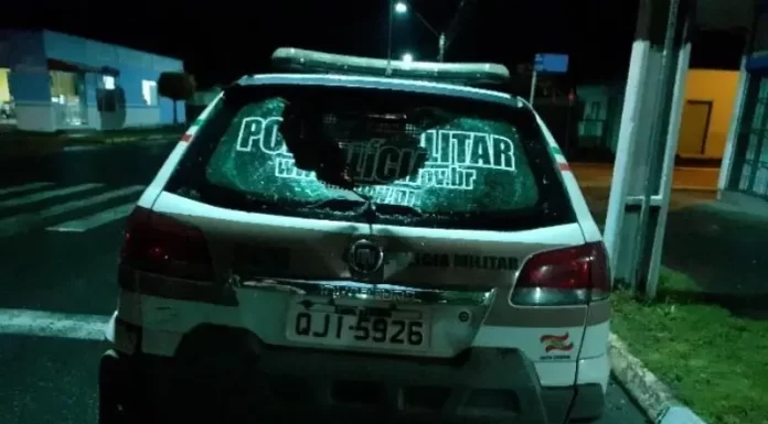 Motociclista colide com viatura da PM em Sombrio, causando danos