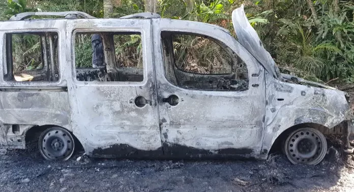 Carro roubado em Osório, RS, é incendiado em Ermo