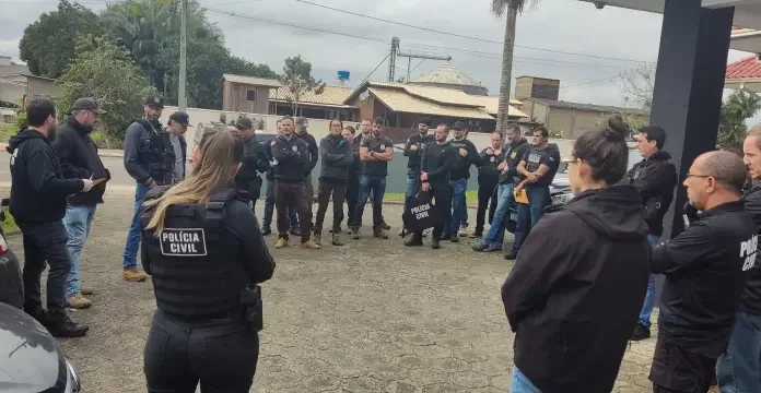 Polícias Civil prende cinco pessoas por tráfico e porte de arma em Jacinto Machado.