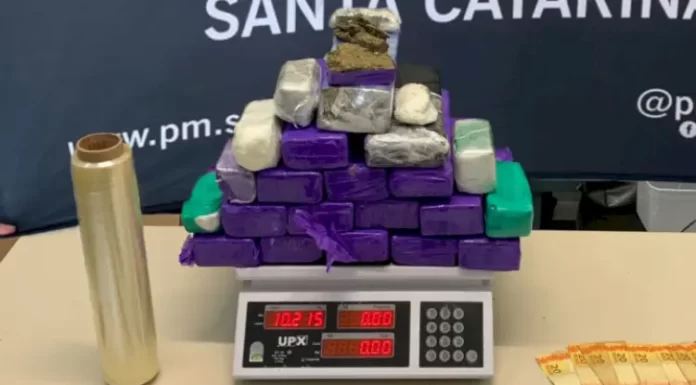 Mulher é detida com 10 kg de maconha