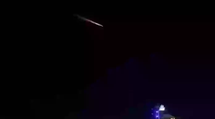 Rastro de Fogo de Lixo Espacial Ilumina os Céus do Sul do Brasil