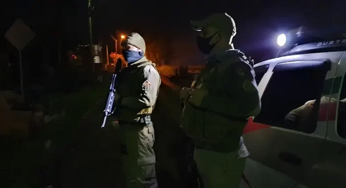 Jovem é agredido por seis homens no interior de Sombrio