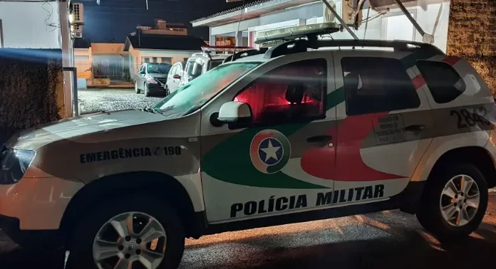 PM age contra o tráfico e apreende drogas e dinheiro em Sombrio